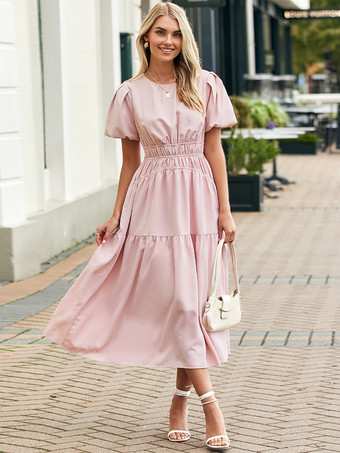 ソフトピンクのふわふわ半袖レイヤードミディボヘミアンドレス 2025