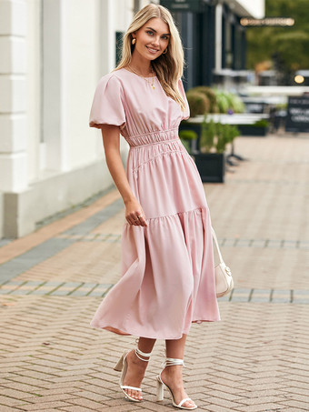 ソフトピンクのふわふわ半袖レイヤードミディボヘミアンドレス 2025