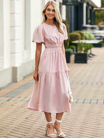 ソフトピンクのふわふわ半袖レイヤードミディボヘミアンドレス 2025