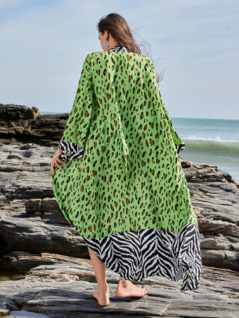 2025年夏にぴったりのアニマルプリントのロングビーチカバーアップ
