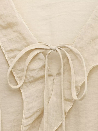 フリルトリムとタイフロントのVネックブラウス（レディース 2025年）