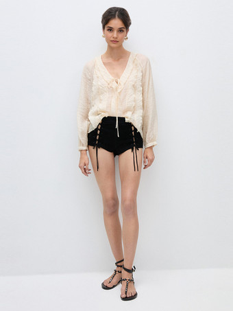 フリルトリムとタイフロントのVネックブラウス（レディース 2025年）