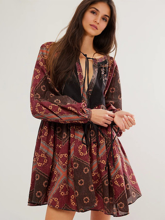ワインレッド ボヘミアンプリントの長袖ミニシフトドレス（レディース）2025