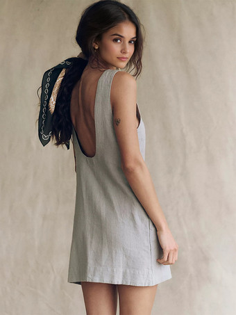 背中が開いたシンプルなラインのミニドレス、ノースリーブのシフトドレス（レディース）2025