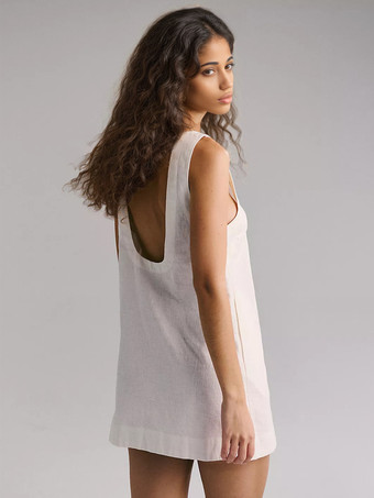 背中が開いたシンプルなラインのミニドレス、ノースリーブのシフトドレス（レディース）2025