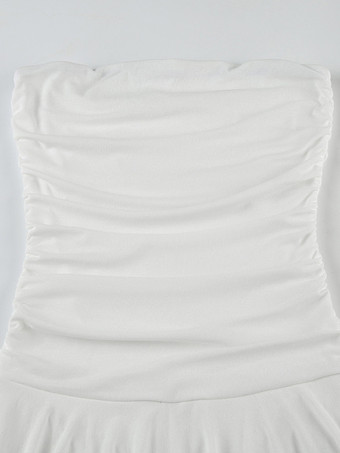 2025年レディース向け、アシンメトリーヘムのホワイトストラップレスルーシュミニドレス