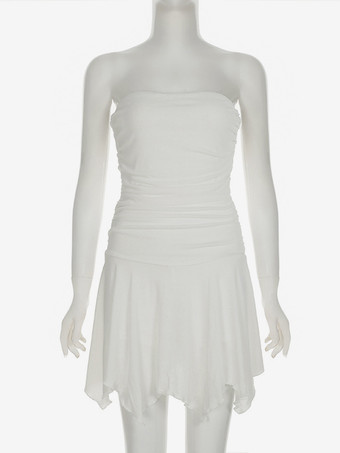 2025年レディース向け、アシンメトリーヘムのホワイトストラップレスルーシュミニドレス
