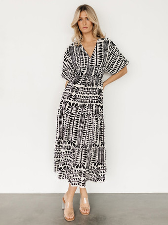 2025年夏にぴったりのプリント柄半袖Vネックロングボヘミアンドレス