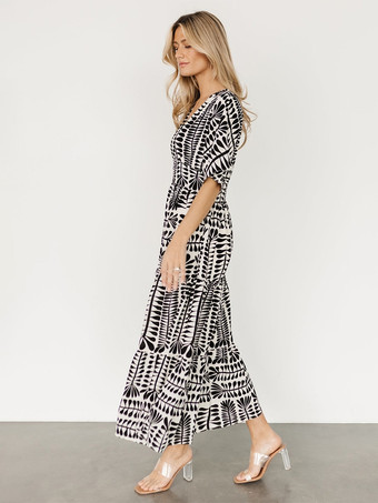 2025年夏にぴったりのプリント柄半袖Vネックロングボヘミアンドレス