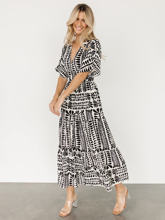 2025年夏にぴったりのプリント柄半袖Vネックロングボヘミアンドレス