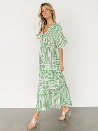 2025年夏にぴったりのプリント柄半袖Vネックロングボヘミアンドレス