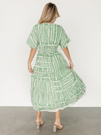 2025年夏にぴったりのプリント柄半袖Vネックロングボヘミアンドレス