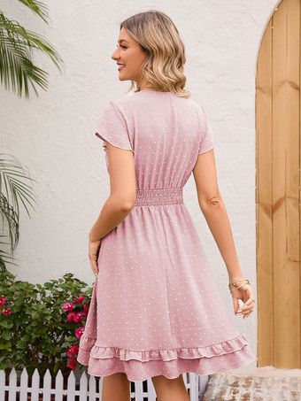 ソフトピンクのフリル裾Vネックミディドレス（シャーリングウエスト付き）2025