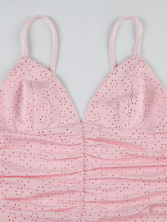 2025年夏にぴったりのソフトピンクのVネックルーシュミニスリップドレス