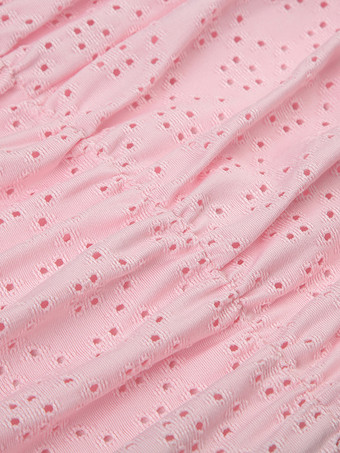 2025年夏にぴったりのソフトピンクのVネックルーシュミニスリップドレス