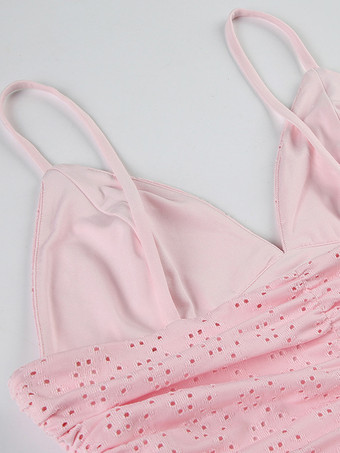 2025年夏にぴったりのソフトピンクのVネックルーシュミニスリップドレス