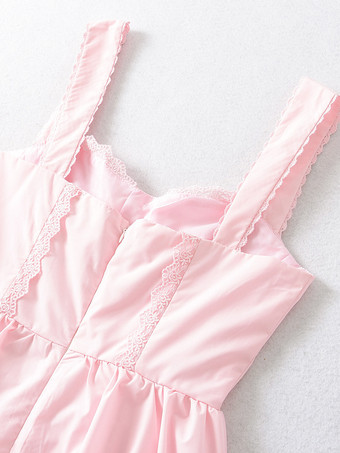 2025年夏にぴったりのソフトピンクのレーストリムミニドレス