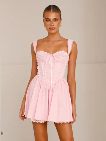 ピンク2025年夏にぴったりのソフトピンクのレーストリムミニドレス