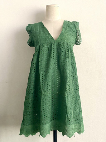 グリーン アイレットレースのフリルスリーブVネックミニシフトドレス（2026年夏）