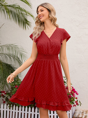 ソフトピンクのフリル裾Vネックミディドレス（シャーリングウエスト付き）2025