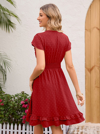 ソフトピンクのフリル裾Vネックミディドレス（シャーリングウエスト付き）2025