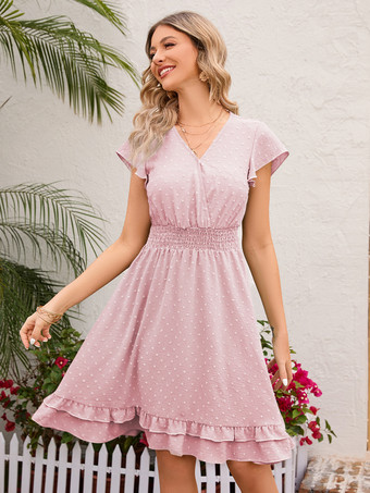 ソフトピンクのフリル裾Vネックミディドレス（シャーリングウエスト付き）2025