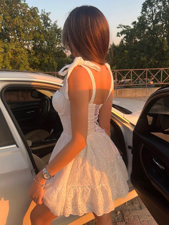 レースアップバックと蝶ネクタイ付きスウィートハートネックラインミニドレス 2025