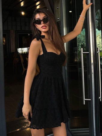 レースアップバックと蝶ネクタイ付きスウィートハートネックラインミニドレス 2025