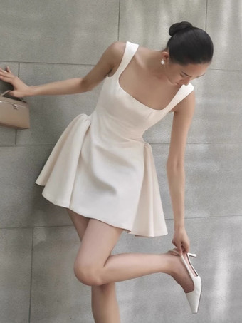 アプリコットスクエアネックのノースリーブフレアドレス（誕生日パーティー用）2025