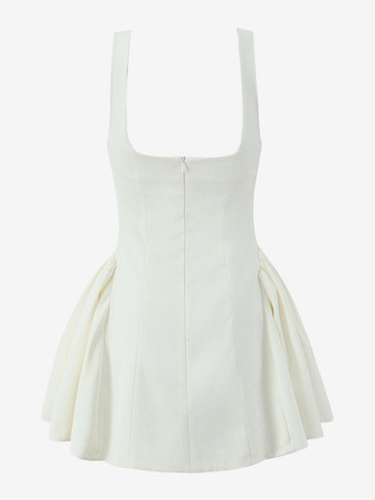 スクエアネックのノースリーブフレアドレス（誕生日パーティー用）2025