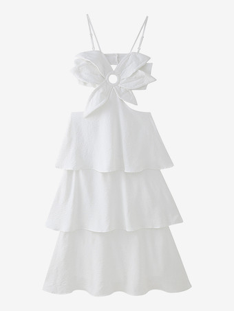 2025年夏のビーチにぴったりな、ホワイトの3Dフラワーレイヤードスリップマキシドレス