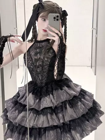 ゴスロリ・ゴシックロリータドレス クロス刺繍ゴシックドレスセット⠀】 胸元のバラと十字架の刺繍