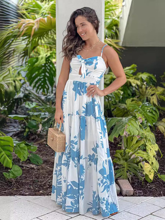 2025年夏にぴったりのブルーフローラルマキシスリップドレス
