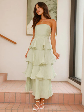 バターイエローのストラップレス レイヤード ラッフル シャーリング ロングドレス（2025年夏）