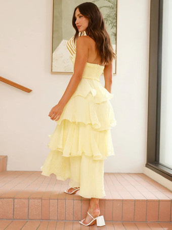 バターイエローのストラップレス レイヤード ラッフル シャーリング ロングドレス（2025年夏）