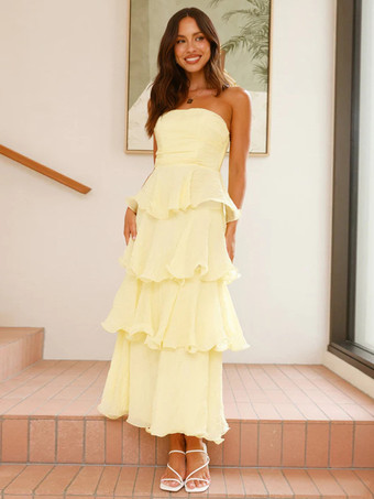 バターイエローのストラップレス レイヤード ラッフル シャーリング ロングドレス（2025年夏）