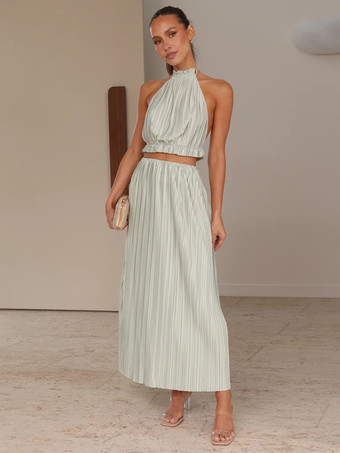 ライトグリーン プリーツホルターネックトップスとロングスカートの2ピースコーデセット（2025年夏）