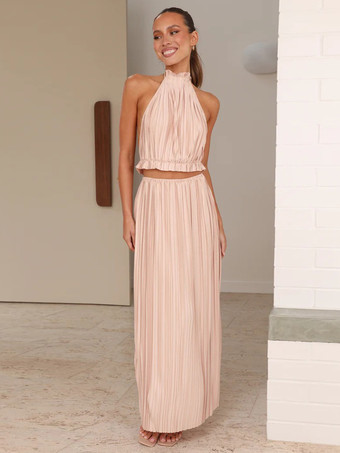 ピンクプリーツホルターネックトップスとロングスカートの2ピースコーデセット（2025年夏）