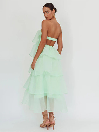 2026年夏のパーティーにぴったりな、ソフトピンクのフリル付きレイヤードマキシドレス