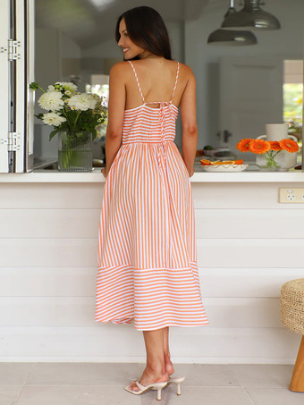 2025年夏にぴったりのバターイエローのノースリーブストライプロングスリップドレス