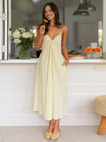 イエロー2025年夏にぴったりのバターイエローのノースリーブストライプロングスリップドレス