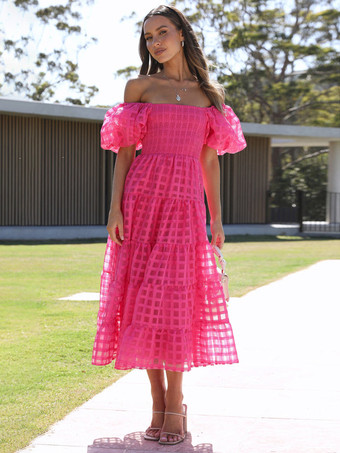 ローズレッドバターイエローのチェック柄オフショルダーフリルミディドレス（半袖、背中シャーリング）2025