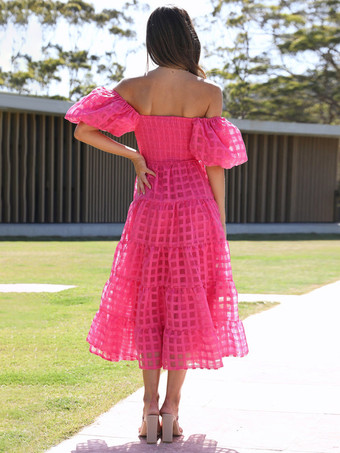 バターイエローのチェック柄オフショルダーフリルミディドレス（半袖、背中シャーリング）2025