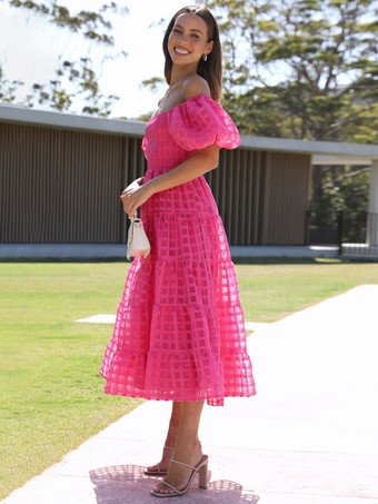 バターイエローのチェック柄オフショルダーフリルミディドレス（半袖、背中シャーリング）2025