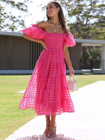 バターイエローのチェック柄オフショルダーフリルミディドレス（半袖、背中シャーリング）2025