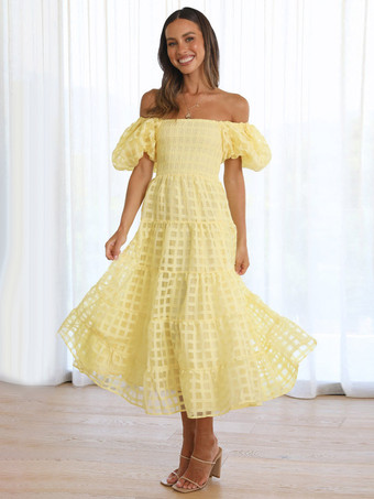 イエローバターイエローのチェック柄オフショルダーフリルミディドレス（半袖、背中シャーリング）2025