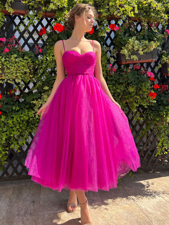 2025年の誕生日パーティーにぴったりな、スイートハートネックラインのチュールAラインミディ丈スリップドレス