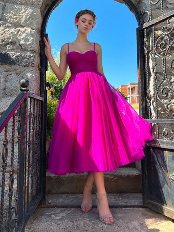 2025年の誕生日パーティーにぴったりな、スイートハートネックラインのチュールAラインミディ丈スリップドレス