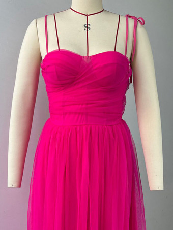 2025年の誕生日パーティーにぴったりな、スイートハートネックラインのチュールAラインミディ丈スリップドレス