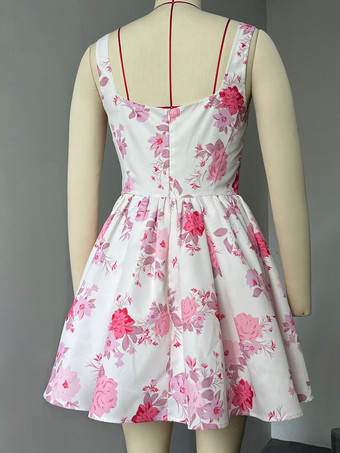 誕生日パーティーにぴったりのスクエアカラーのピンクの花柄ノースリーブミニドレス（2025年）